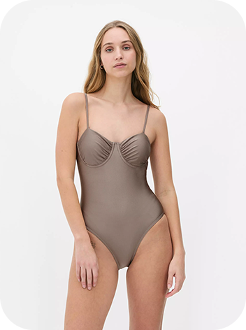 Woman wearing Ruched Underwired Swimsuit