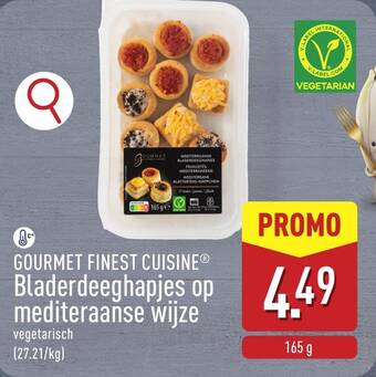 Gourmet finest cuisine bladerdeeghapjes op mediteraanse wijze