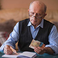 Complemento solidário para idosos: como funciona e quem tem direito?