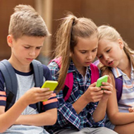 Proibição das redes sociais até aos 16 anos aprovada no Parlamento