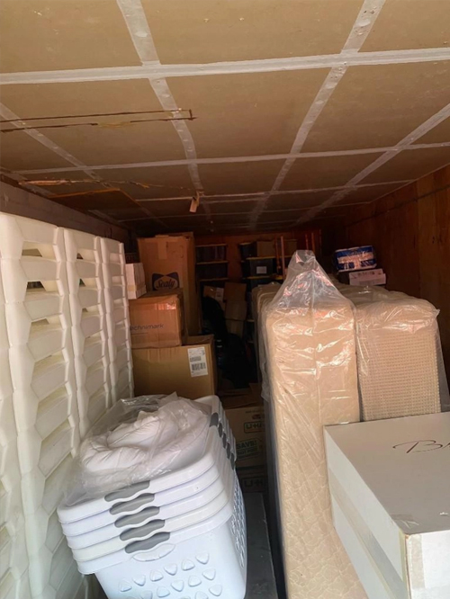 2 Storage Units Auction