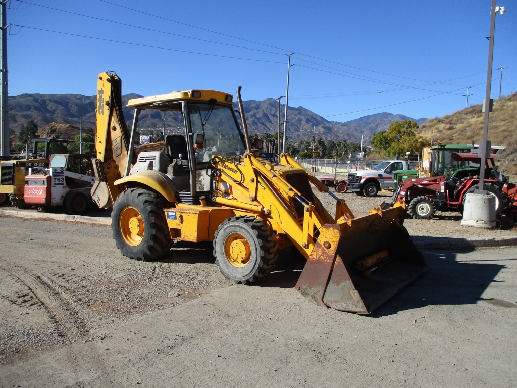  Heavy & Contractor Equipment & Vehicles Auction