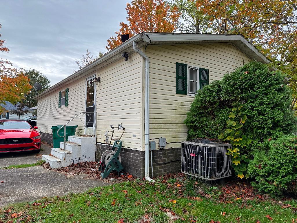 1993 Knollwood Home Auction
