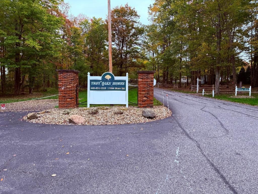 1993 Knollwood Home Auction