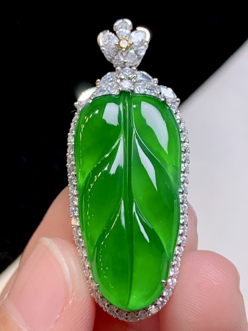 Natural Gemstones, Jade & Handcrafted Bead Auction