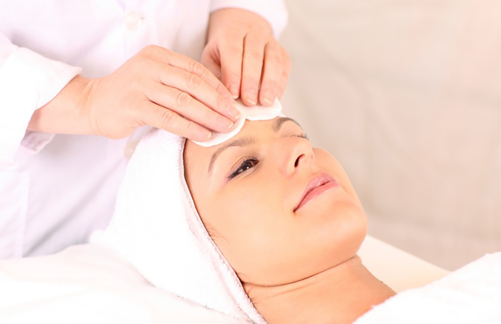 Pulizia e trattamento viso con ossigenoterapia