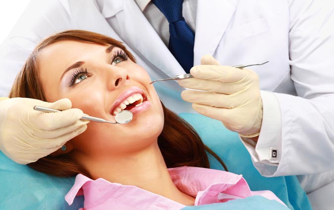 Visita specialistica, igiene dentale e smacchiamento