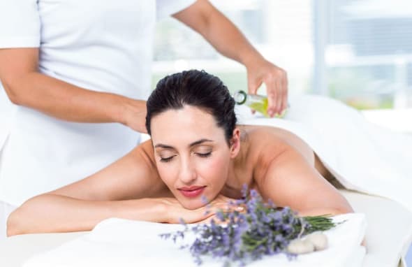 3 Massaggi a scelta tra olio essenziale o linfodrenante con riflessologia plantare