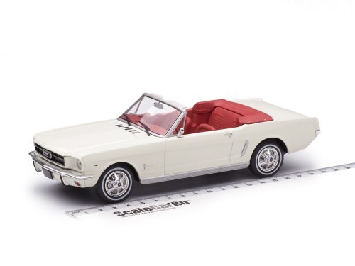 Модель в масштабе 1/24 Ford Mustang Convertible 1965 бежевый (как в фильме Джеймс Бонд)