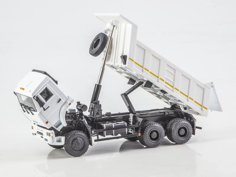 Модель в масштабе 1/43 KAMAZ-6522 самосвал