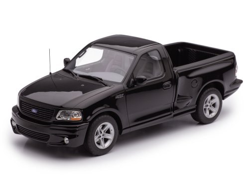 Модель в масштабе 1/18 Ford F-150 SVT Lightning 2003