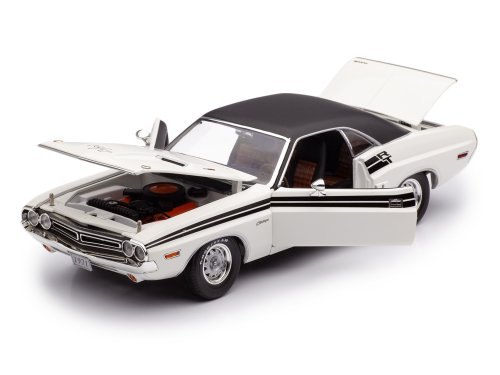 Модель в масштабе 1/18 Dodge Challenger R/T 1971