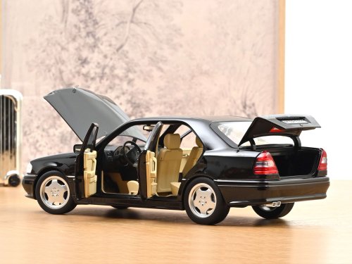 1/18 Mercedes-Benz C36 AMG 1993 W202
