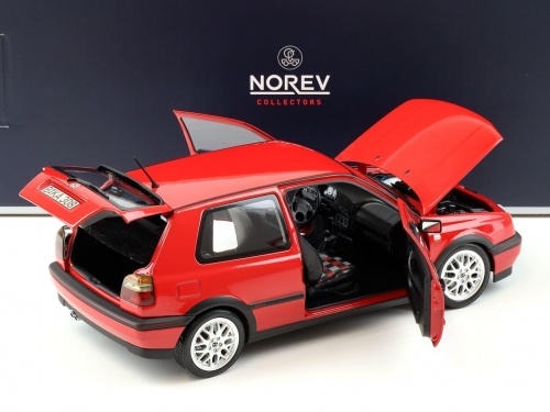 1/18 Volkswagen Golf III GTI 1996 красный (Юбилейное издание к 20-летию)