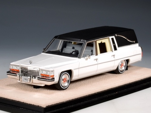 1/43 Cadillac Superior Hearse (Катафалк) 1980