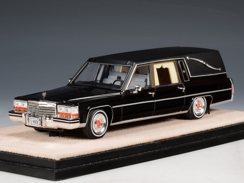 1/43 Cadillac Superior Hearse (Катафалк) 1980