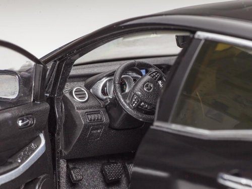 Модель 1/18 Mazda CX-7 2011 от Paudi Models