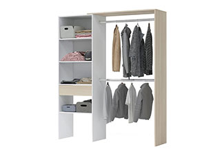 ארון בגדים פתוח