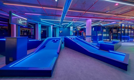 Plaisir pour tous : mini-golf, fléchettes, shuffleboard ou color fun Plaisir pour tous : mini-golf, fléchettes, shuffleboard ou color fun