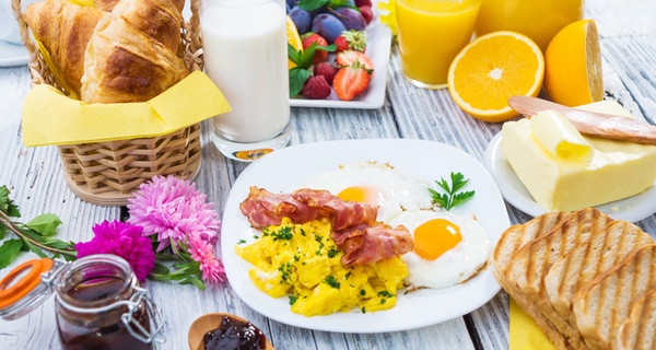 Petit déjeuner de luxe pour 1, 2 ou 4 personnes à partir de 6,50 €