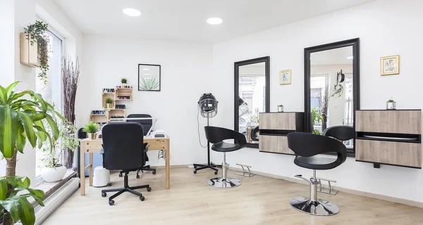 Instant beauté capillaire féminine à Bruxelles : shampoing, soin, coupe et séchage (jusqu'à 54% de remise)