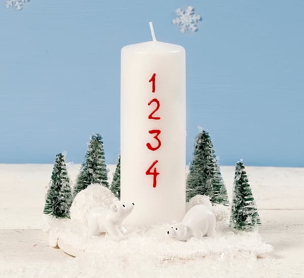 Christmas decoration with Advent candles decorated with polar bears and Christmas trees