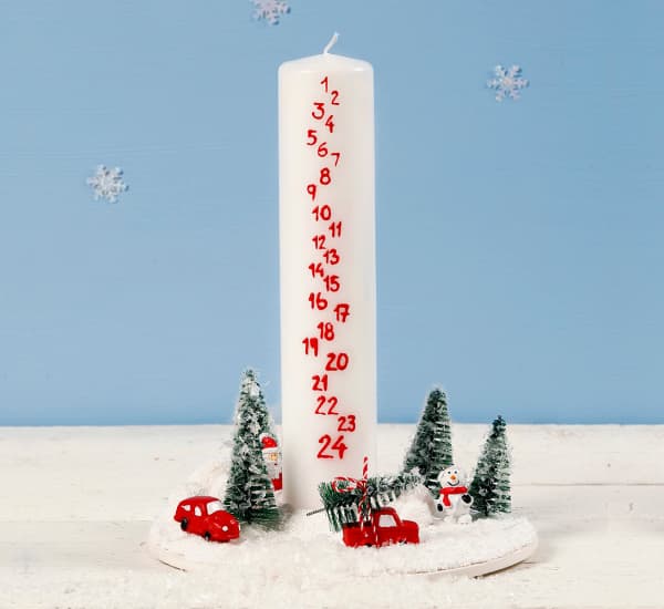 Christmas decoration with Advent candles decorated with polar bears and Christmas trees