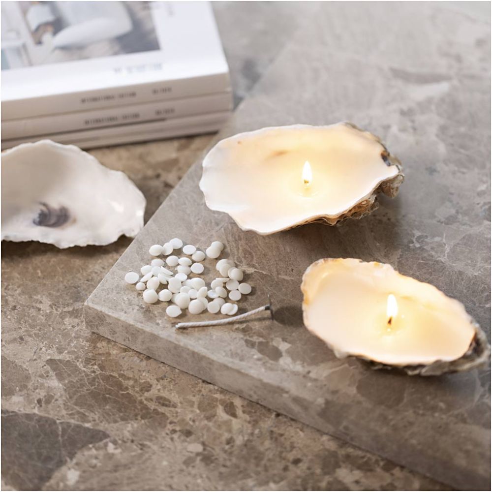 Colours and fragrances for candles