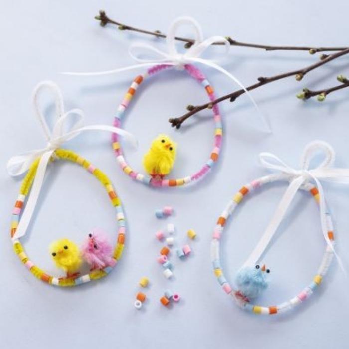 Spring hangings with chicks