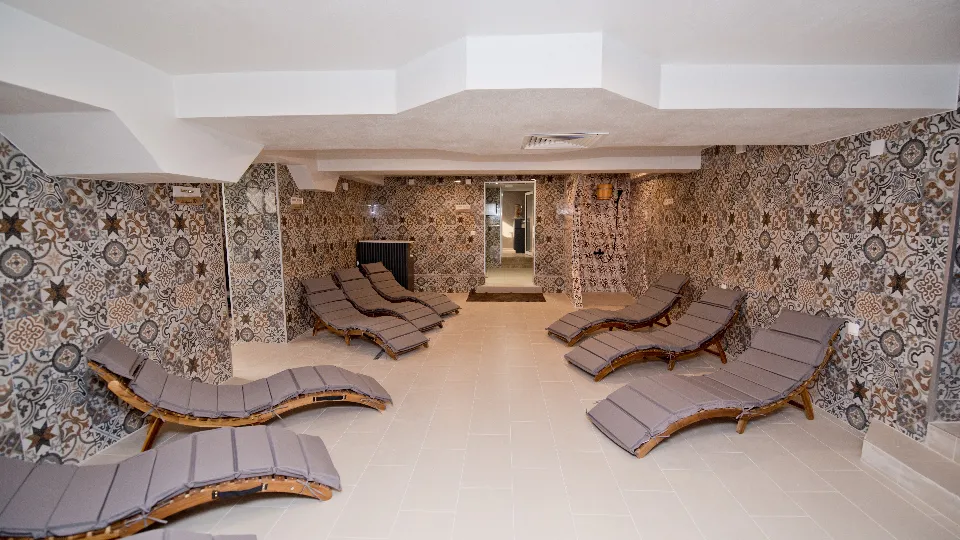 ПРОМО BF Уикенд за влюбени сред Родопската магия с вино и плодове