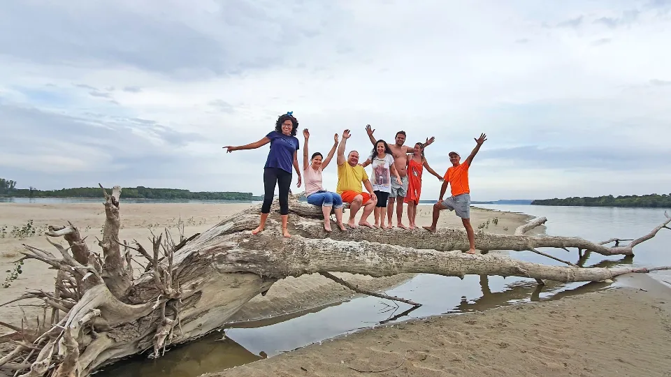 С палатки и каяци на остров Вардим