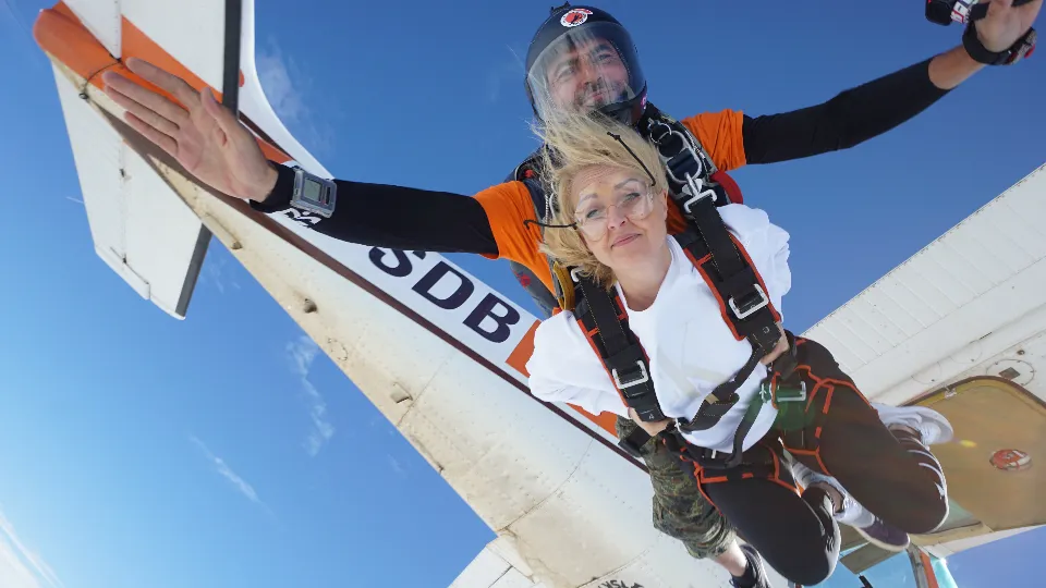 Тандемен скок с парашут - район София