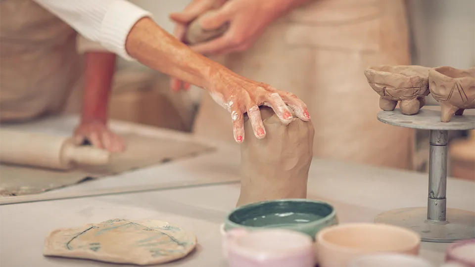 Вечер за глина и вино – вашето време за вдъхновение