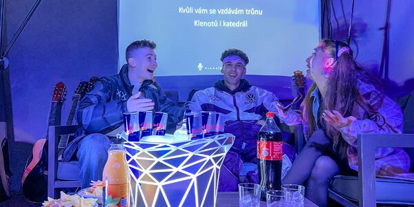 Pronájem salonku na náplavce: 5 až 60 osob, karaoke