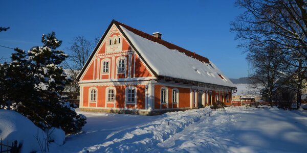 Pobyt na chalupě v Podkrkonoší: sauna a jacuzzi