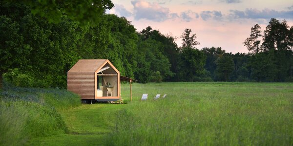 Glamping v dřevěném domku: víno i výhled na zámek