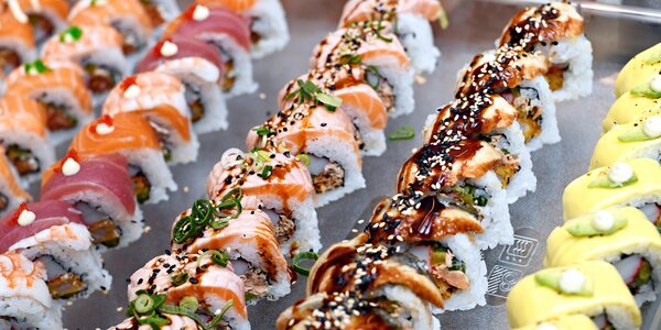 Snězte, co můžete: wok, grill a sushi i ledový čaj