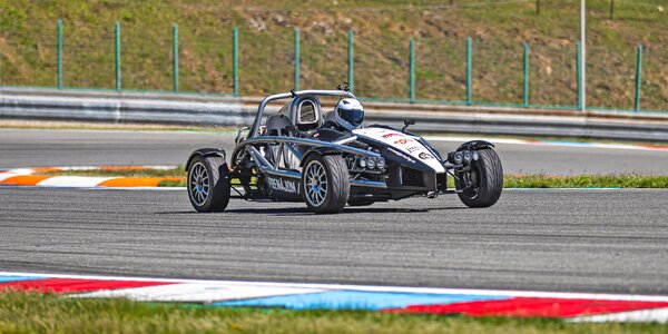 Bláznivá jízda v Ariel atom nebo Formuli F4