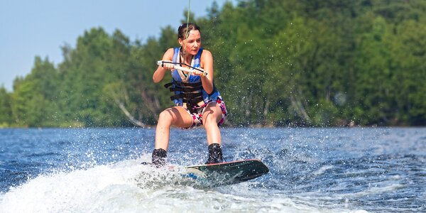 Wakeboard na 60–180 min. s instruktorem pro dva