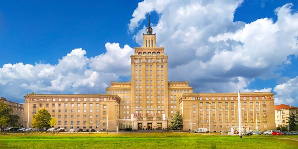 Legendární Grand Hotel International se snídaní