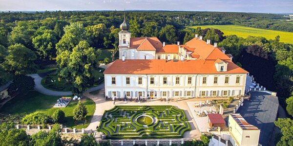 Pobyt na zámku: labyrint, polopenze i wellness