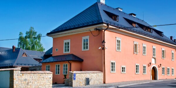 Romantika na zámku Zábřeh i s jídlem či wellness