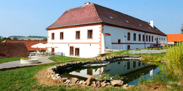 Zámek Libouň: bazén, wellness či apartmá s vířivkou