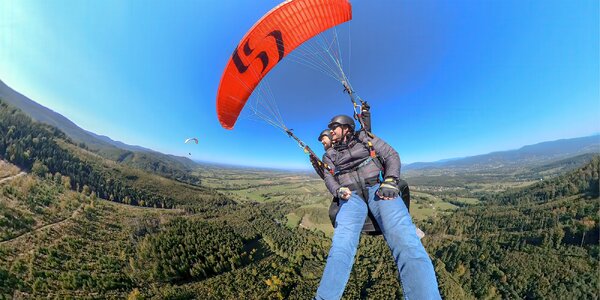 Vyhlídkový či seznamovací let na paraglidingovém křídle