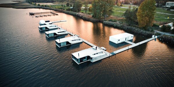 Luxusní houseboaty na jezeře s privátním wellness, až 2 děti zdarma