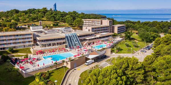 Poreč first minute: 4* hotel u pláže, dítě zdarma