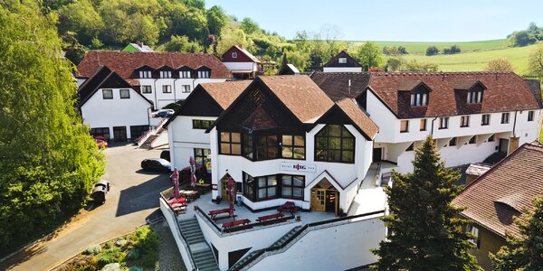 Hotel v Českém středohoří s jídlem i saunou