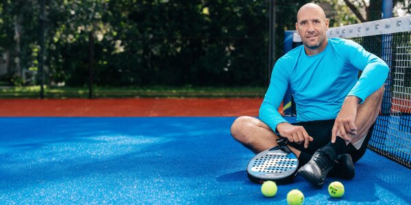 Zápas s Janem Kollerem v padelu pro 1–3 osoby