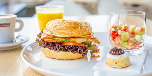 Snídaně v Žižkovské věži a vstup na vyhlídku