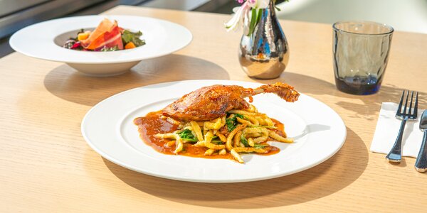 Obědové menu v Žižkovské věži a vstup na vyhlídku